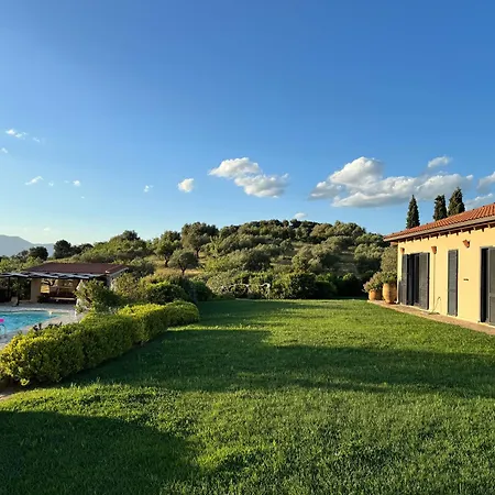 The Englishman's Evia Villa Perivolia (Evia)